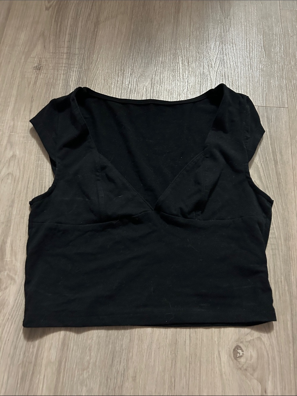 SHEIN Black V-Neck Cap Sleeve Cropped Top